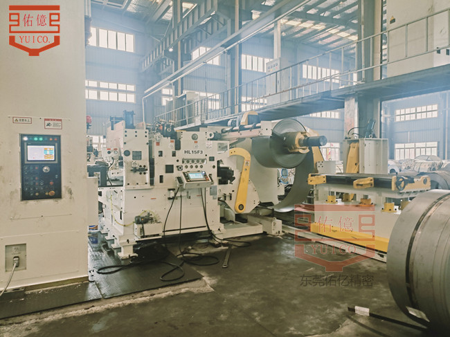 汽車配件底盤沖壓生產(chǎn)中：1250噸沖床配套高強板三合一送料機的應(yīng)用